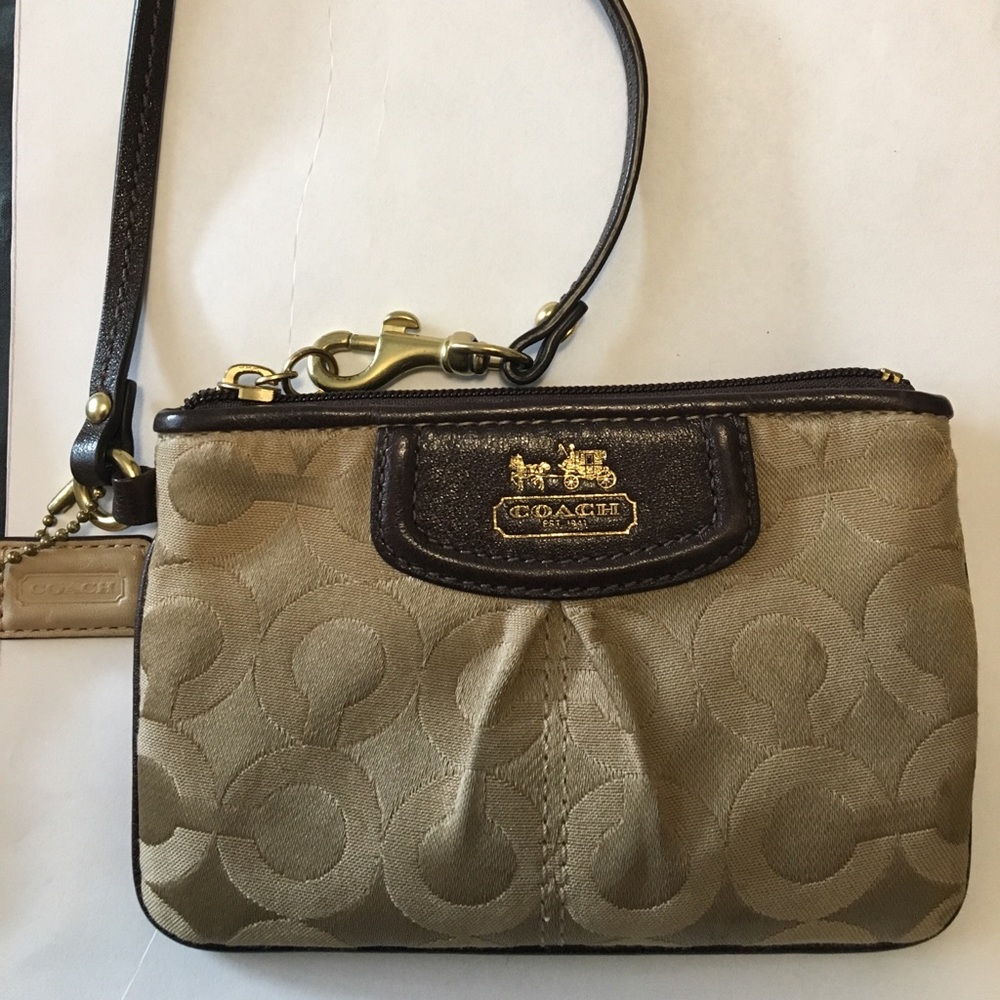 Coach wristlet tan